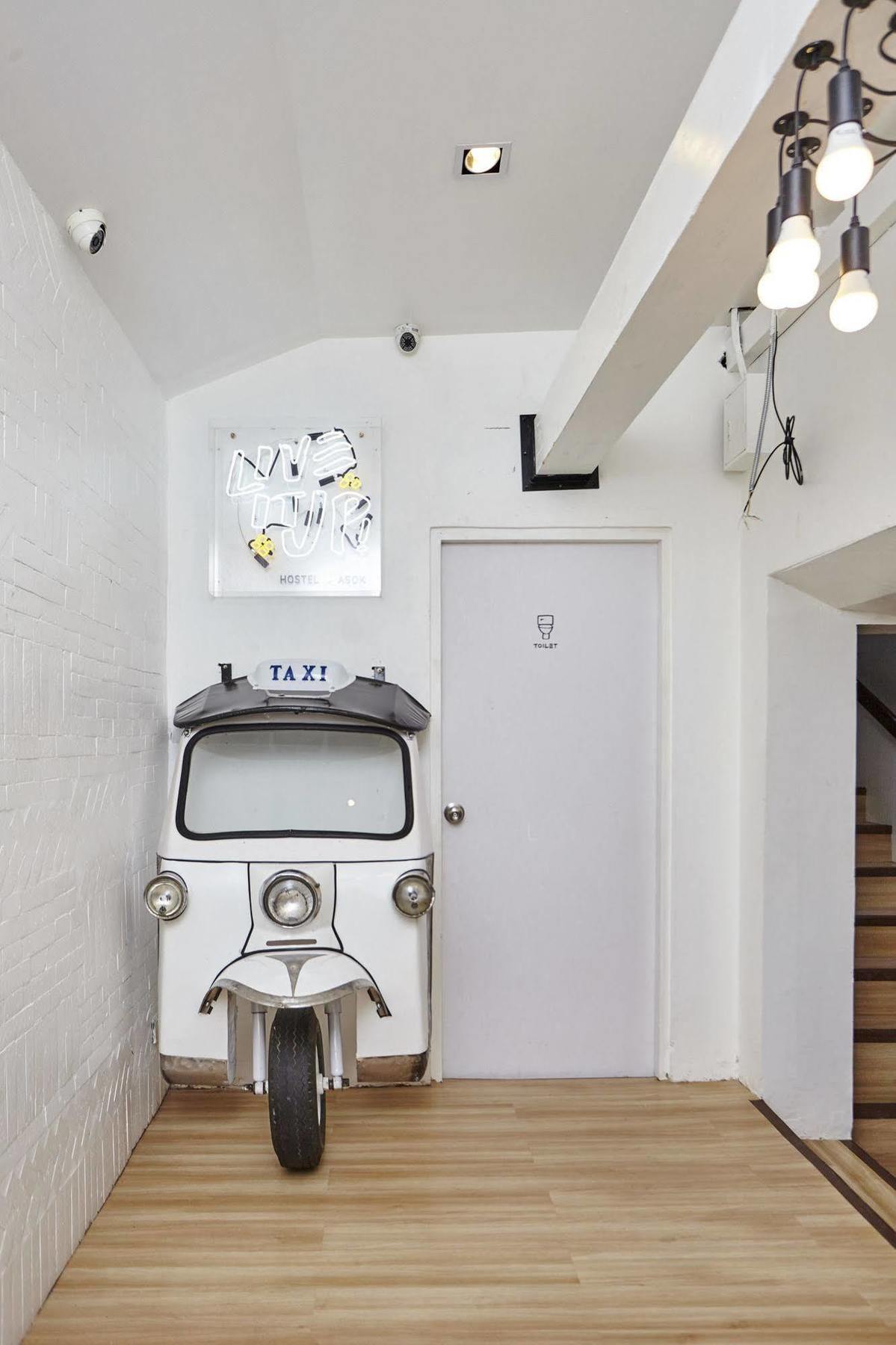 Liveitup Asok By D Varee Bangkok Exterior foto