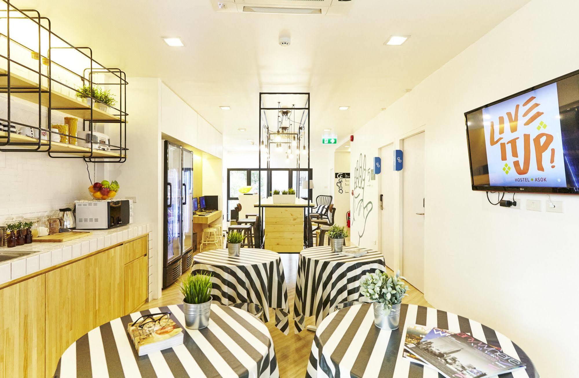 Liveitup Asok By D Varee Bangkok Exterior foto